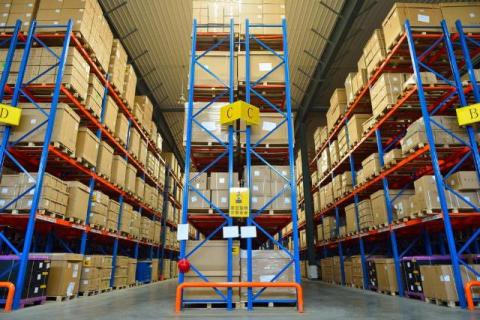 How to Prepare Storage Containers for Temporary Warehouse Closure