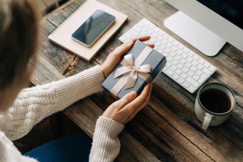How a Corporate Gifting Platform Can Streamline Operations and Boost Team Productivity
