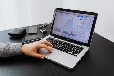 How 10 Different Industries Use Big Data