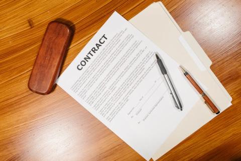 Should You Use AI for Business Contracts?