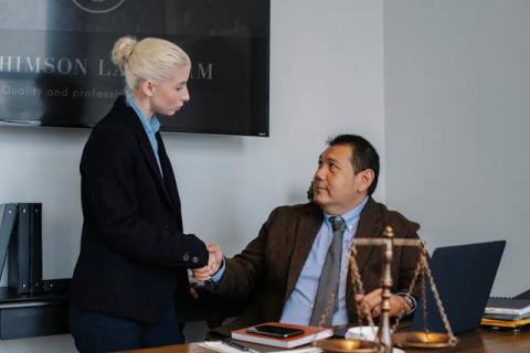 Why You Should Call A Personal Injury Lawyer Before The Insurance Company